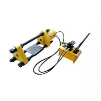 Выпрессовщик шкворней, 100 т, с комплектом насадок для выпрессовки пальцев траковых цепей (шаг цепи до 216 мм), ручной Выпрессовщик шкворней, 100 т, с комплектом насадок для выпрессовки пальцев траковых цепей (шаг цепи до 216 мм), ручной